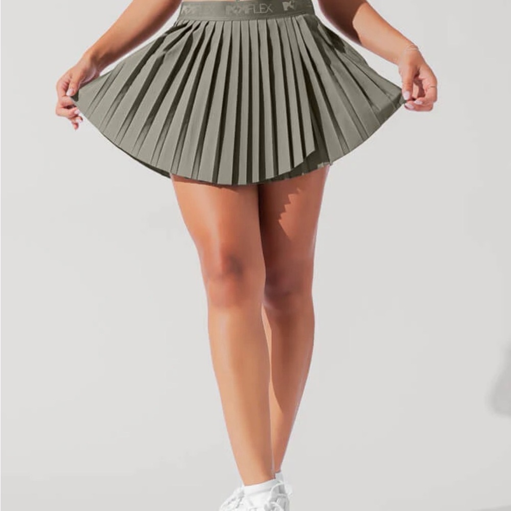 POPFLEX Ace ‘em Pleated Skort